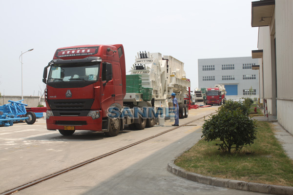 我公司兩條移動式破碎機(jī)組發(fā)往納米比亞