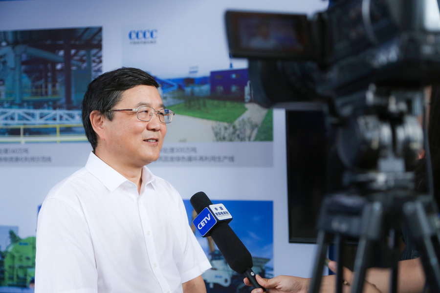 山美股份董事長楊安民接受中國教育電視臺采訪，談建筑垃圾資源化處理