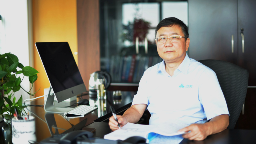 楊安民從業(yè)卅五周年系列報道--“三十五年磨一劍，山更美，業(yè)更精”專訪