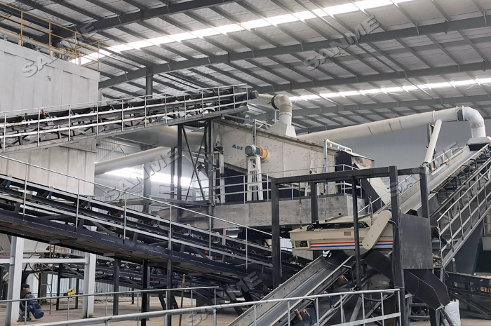 我國(guó)建筑垃圾日益嚴(yán)重，建筑垃圾移動(dòng)式破碎機(jī)領(lǐng)域面臨新的發(fā)展機(jī)遇。