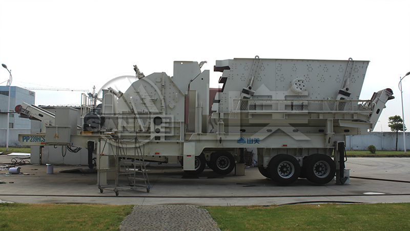 與傳統(tǒng)的固定式破碎機(jī)相比，移動(dòng)破碎站有哪些特點(diǎn)？