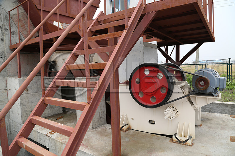 如何減少顎式破碎機在使用過程中產(chǎn)生的噪音？