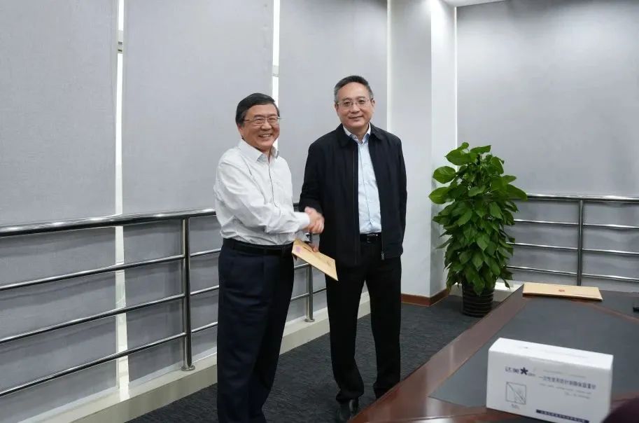 奉賢區(qū)人大常委會(huì)黨組書記、主任張培榮一行蒞臨上海山美股份開(kāi)展“優(yōu)環(huán)境、穩(wěn)經(jīng)濟(jì)”大走訪大調(diào)研