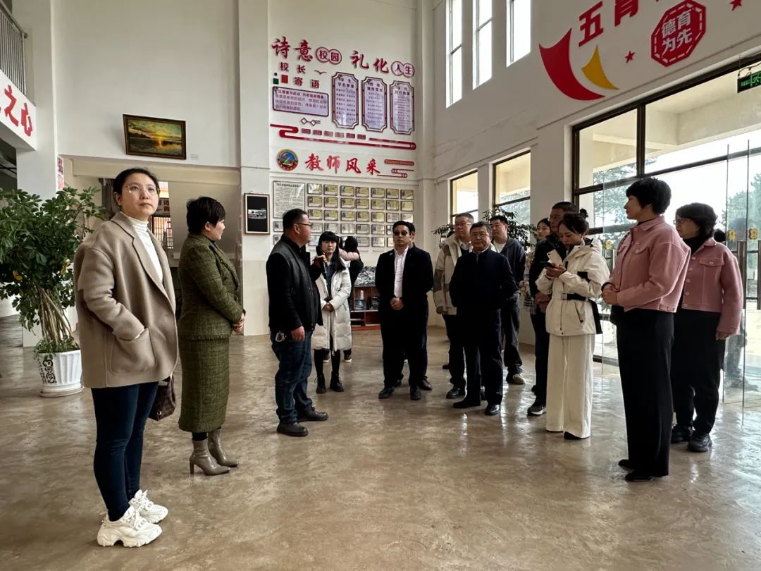 【用心呵護(hù)幼苗】楊安民董事長走進(jìn)中國砂石協(xié)會希望小學(xué) 以實(shí)際行動(dòng)踐行企業(yè)社會責(zé)任