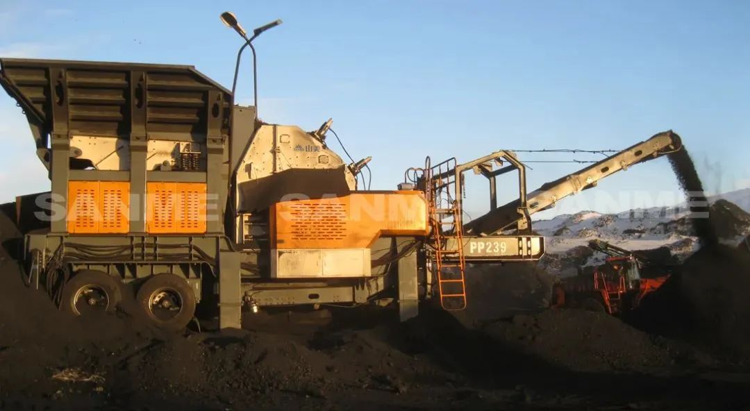 時產(chǎn)值近600萬！山美移動式破碎篩分一體站助力江蘇高碳鉻鐵礦破碎項目建設(shè)