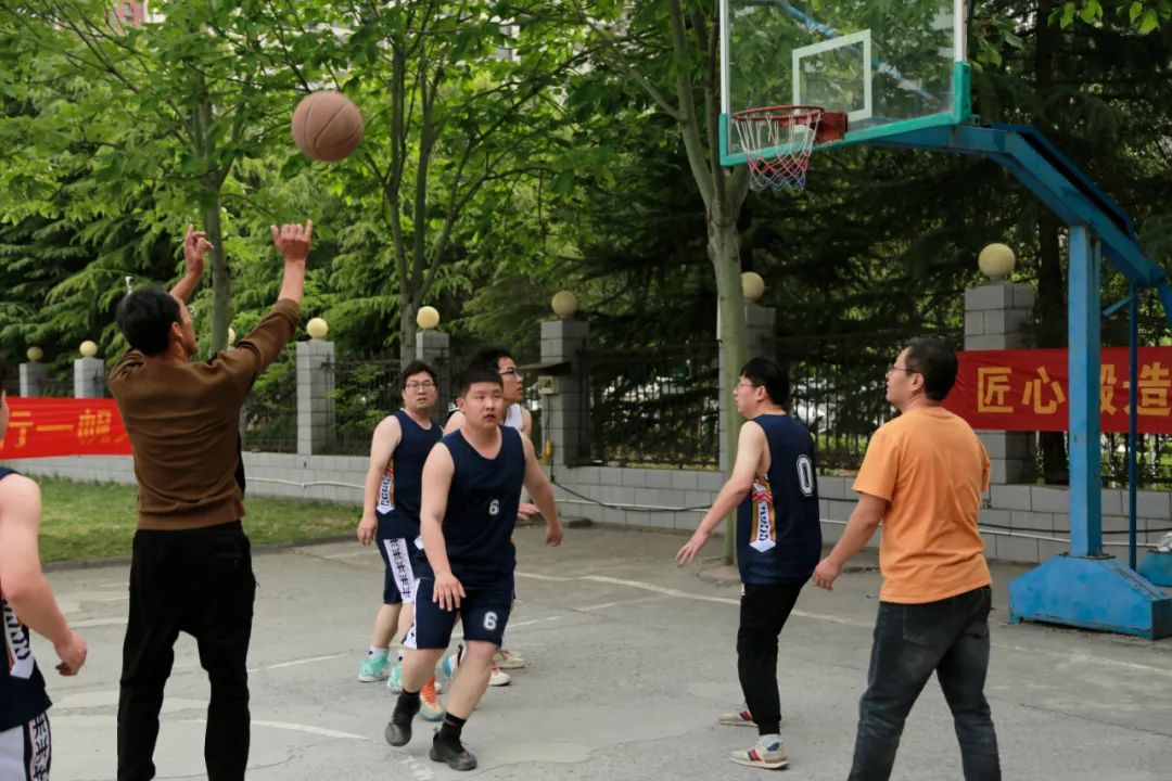 上海山美股份2025春季運(yùn)動(dòng)會(huì)火熱啟幕！拔河、籃球預(yù)賽燃情開戰(zhàn)
